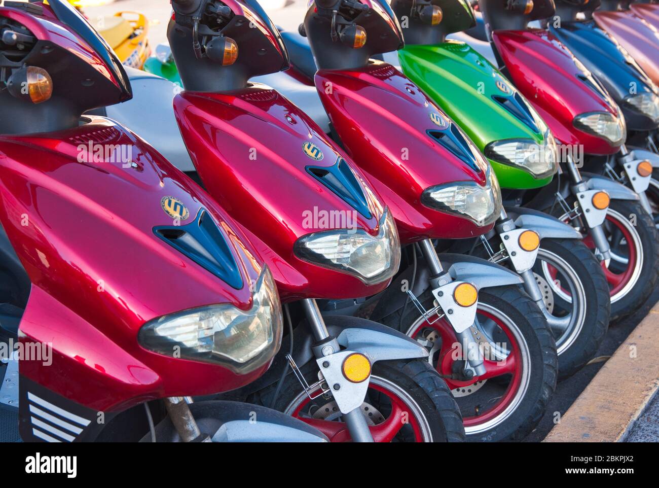 Las Vegas Nevada,US,Settembre 30,2009.colorful noleggio scooter in un row.Credit:Mario Beauregard/Alamy News Foto Stock