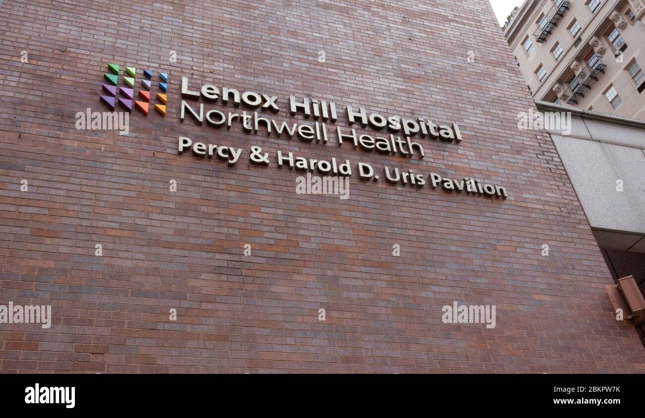 Cartello sulla facciata del Lenox Hill Hospital sul lato superiore est. Fa parte della Northwell Health, il più grande fornitore di servizi sanitari dello Stato di New York Foto Stock