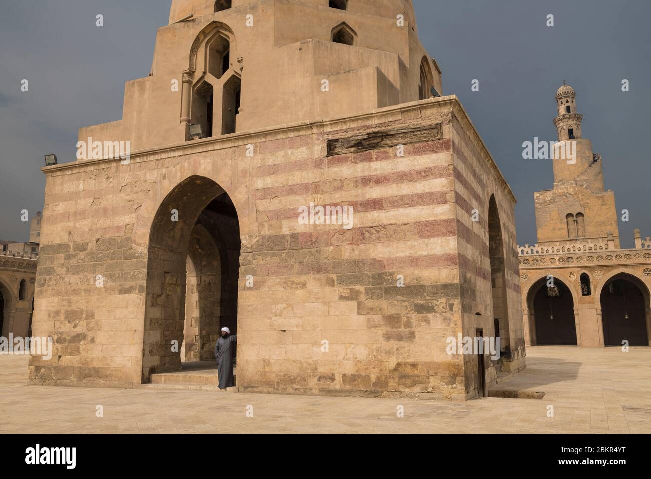 Egitto, Cairo, Cairo islamico, patrimonio mondiale dell'UNESCO, moschea Ibn Tulun, capo papuan Mundiya Kepanga Foto Stock