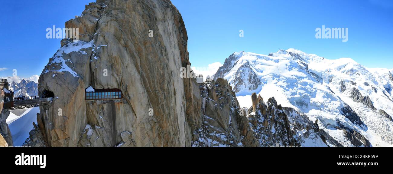 Francia, alta Savoia, Chamonix, massiccio del Monte Bianco, Aiguille du Midi (3842 m) Foto Stock