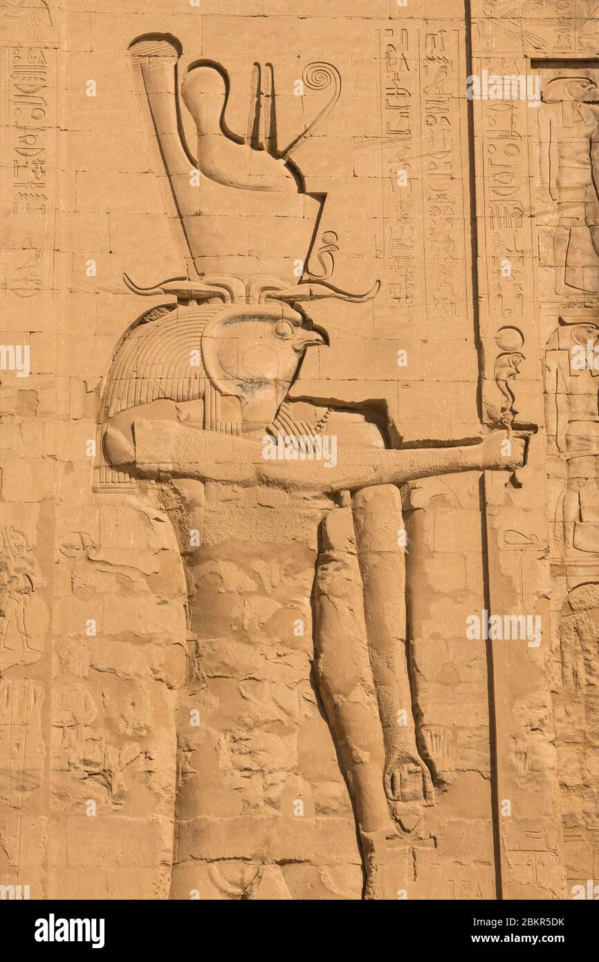 Egitto, Alto Egitto, valle del Nilo, Edfu, d?tails del tempio dedicato al dio Horus Foto Stock