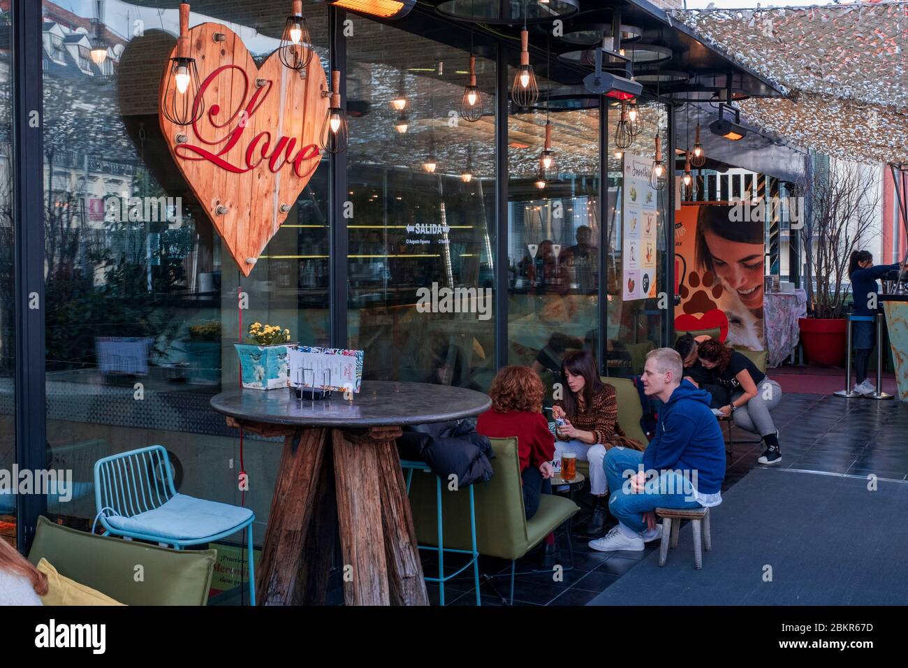 Spagna, Madrid, quartiere Chueca, Mercado de San Anton, ristorante El Cielo de Madrid, terrazza Foto Stock