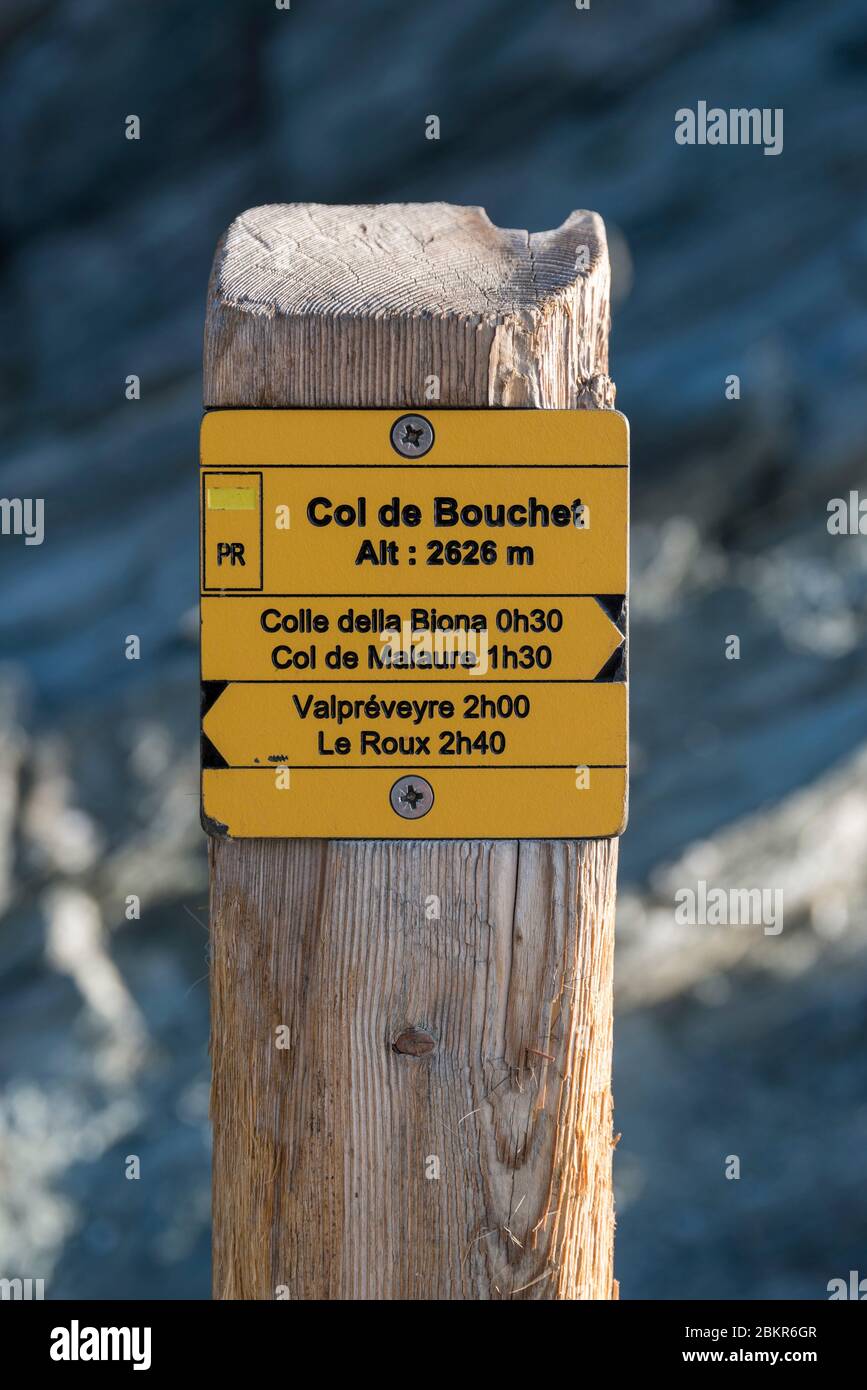 Francia, Hautes-Alpes (05), Parco Naturale Regionale di Queyras, Abries, col bouchet, indicazione Foto Stock
