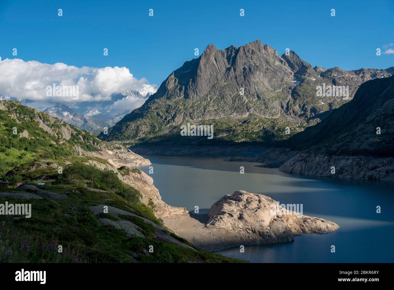 Svizzera, Vallese, Lac d'Emosson, col de Barberine, il lago di Emosson con in fondo la Pointe de la Fenive (2838 m) Foto Stock