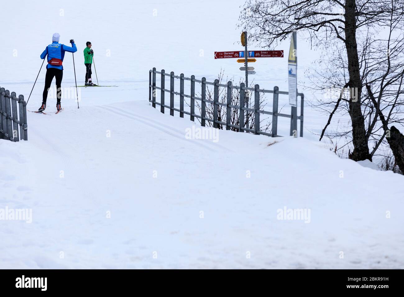 Svizzera, Canton Vallese, Munster, Geschinen, ponte sul Rodano in inverno Foto Stock