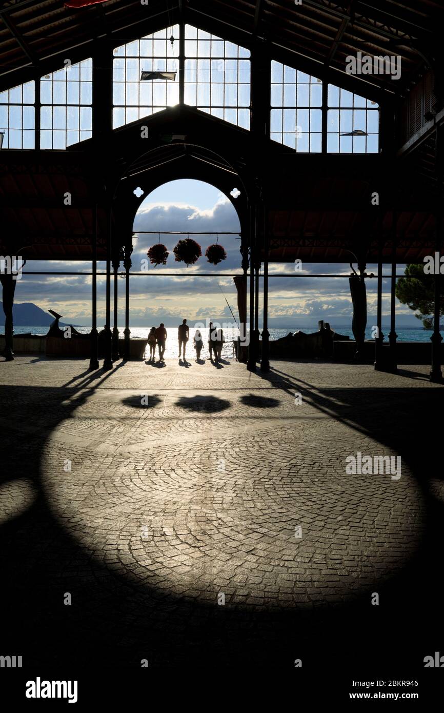 Svizzera, Canton Vaud, Montreux, mercato, Lago di Ginevra sullo sfondo Foto Stock