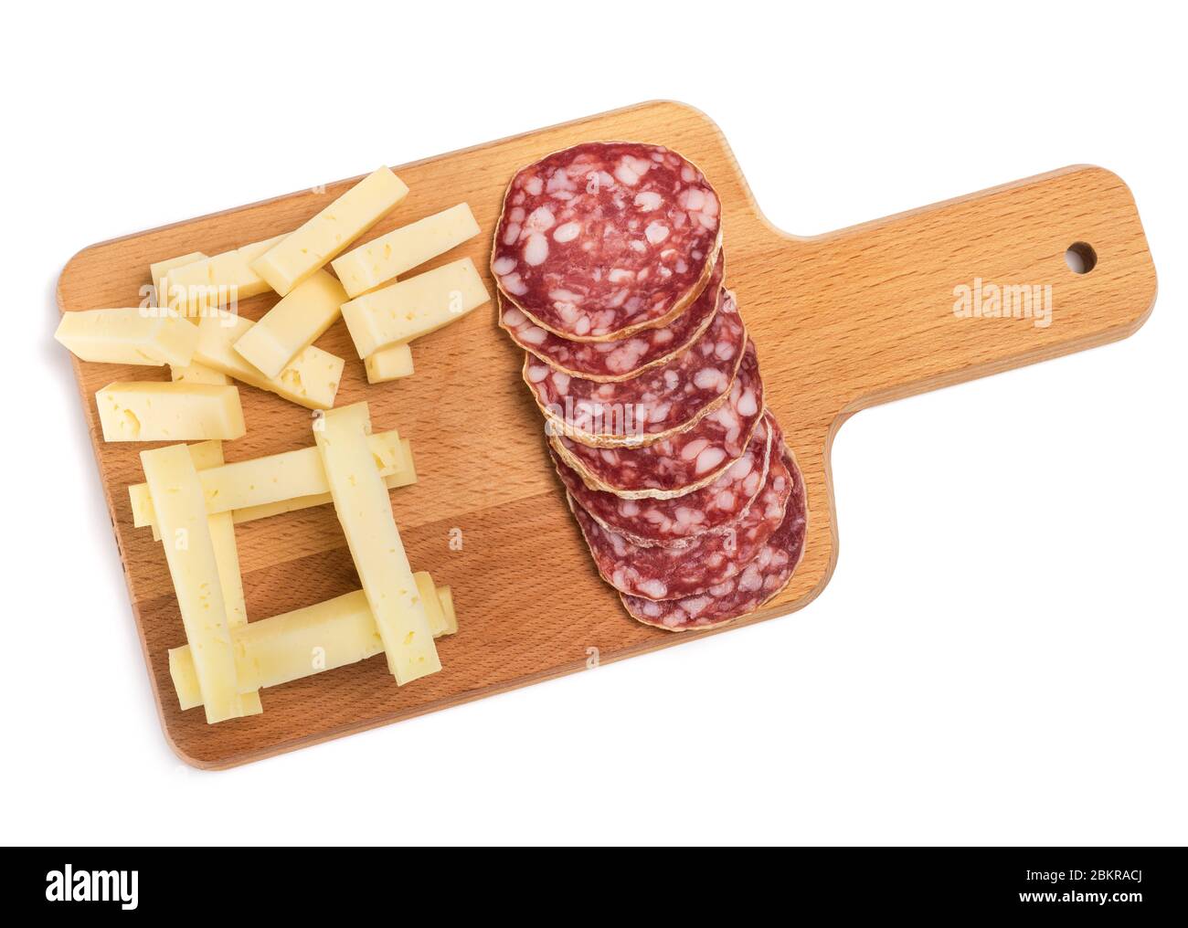 tagliere con formaggio e salame isolati su bianco Foto Stock
