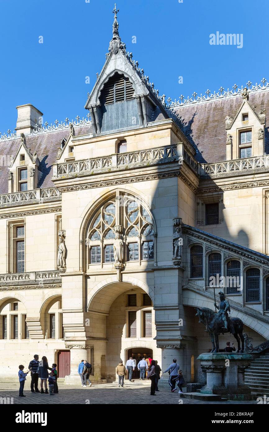 Francia, Oise, Pierrefonds, Castello Pierrefonds, Corte d'onore Foto Stock