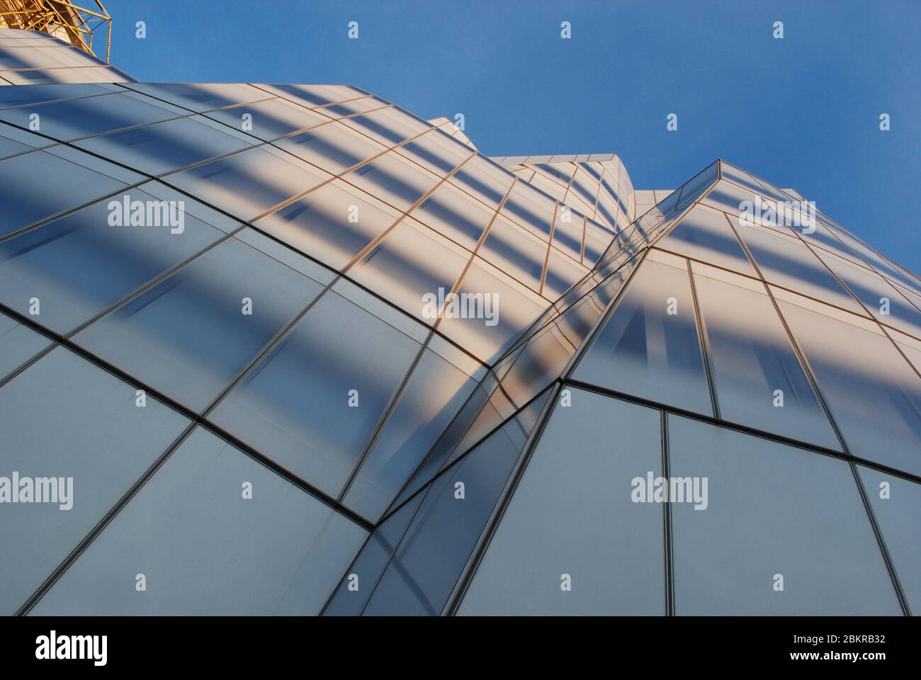 Edificio in vetro curvo IAC, 555 West 18th Street, New York, NY, Stati Uniti di Frank Gehry Foto Stock