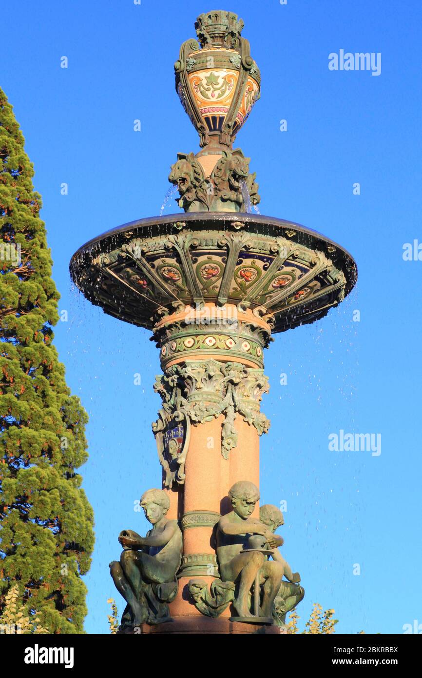 Francia, Haute Vienne, Limoges, Place Leon Betoulle, porcellana, bronzo e fontana di granito progettato da Charles Genuys e inaugurato nel 1893 Foto Stock