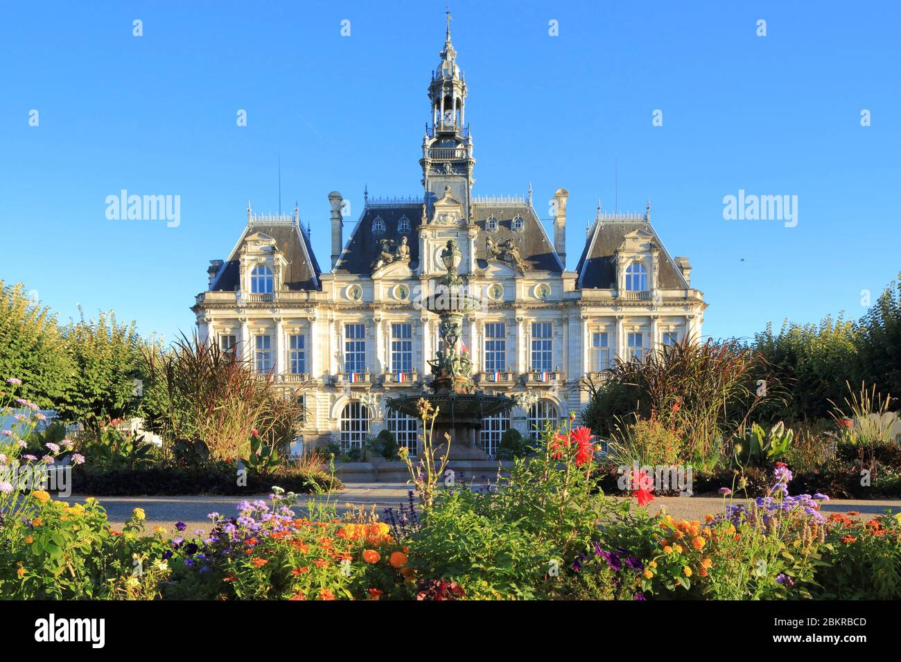 Francia, Haute Vienne, Limoges, Place Leon Betoulle, Municipio progettato in stile neo-rinascimentale da Charles Alfred Leclerc e inaugurato nel 1883 Foto Stock