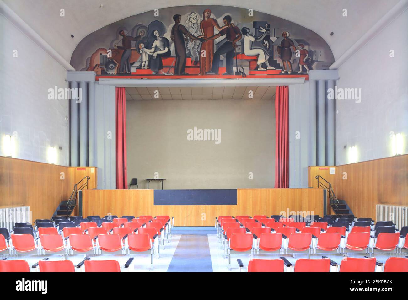 Francia, Haute Vienne, Limoges, Maison du Peuple, edificio Art Deco progettato da Leon Faure e costruito nel 1936 per ospitare attività sindacali, sala di spettacolo Foto Stock