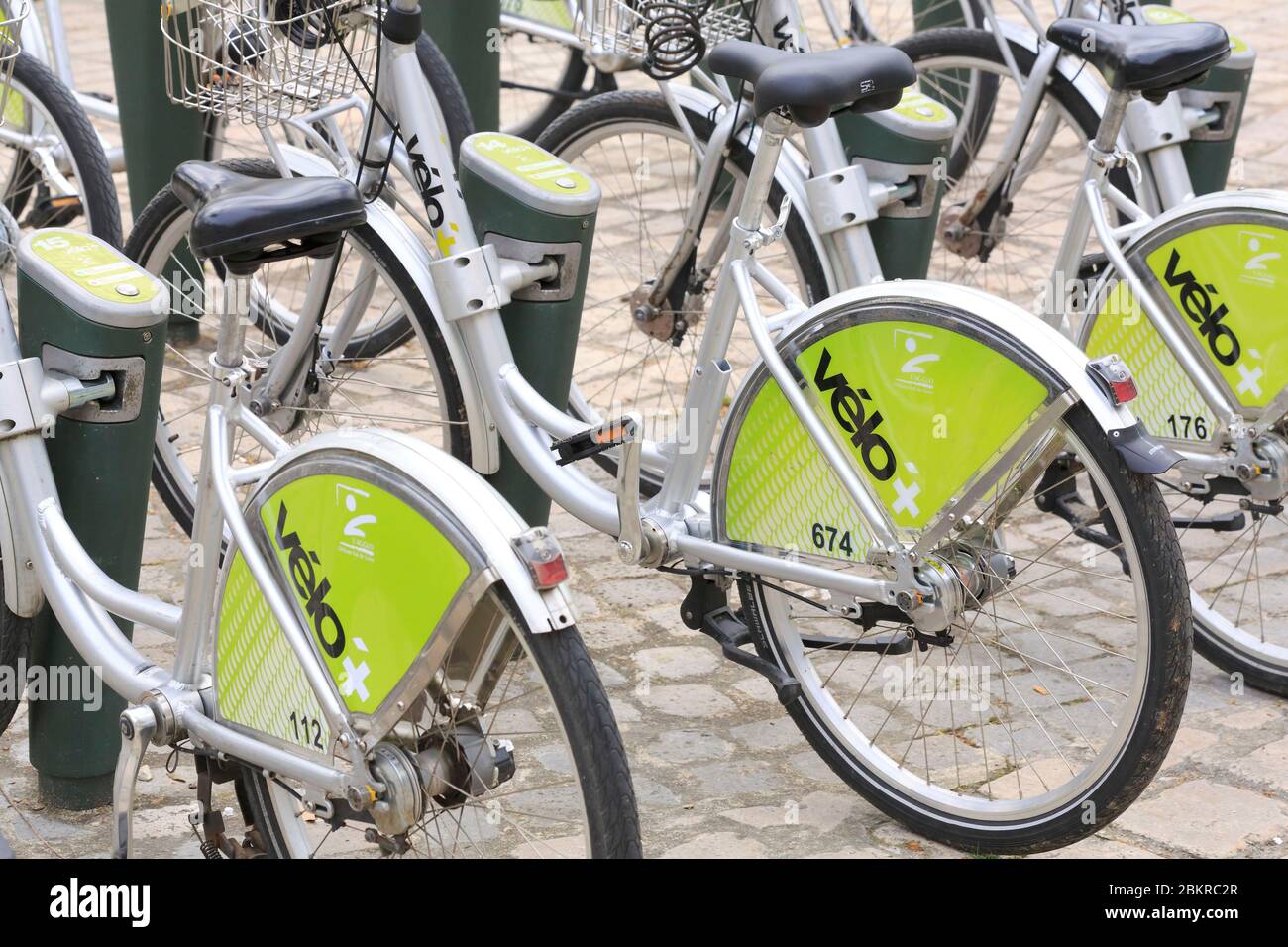 Francia, Loiret, Orleans, noleggio auto-service di biciclette (chiamato velo +) Foto Stock