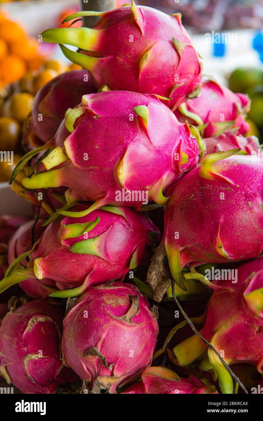 Cambogia, Siem Reap, frutti drago al mercato Foto Stock