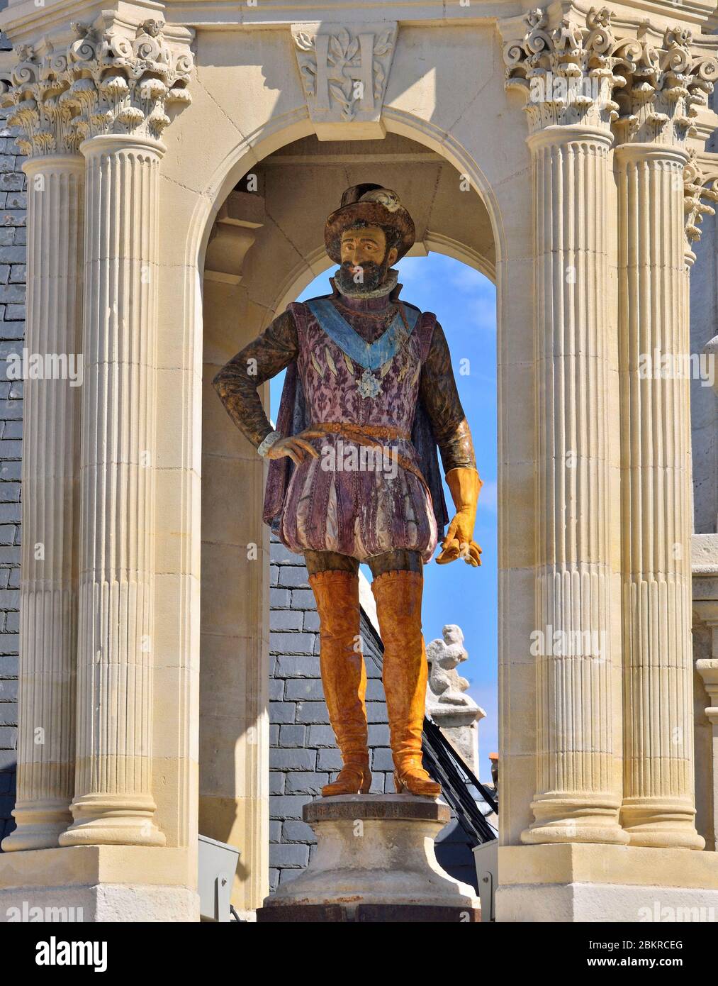 Francia, Charente Maritime, municipio la scultura di Henri IV fatta di smaltato cotto Foto Stock