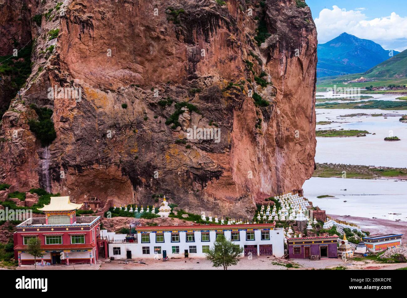 Cina, Tibet orientale, o Kham, Qinghai, Nagchu, Negyama tempio e montagna sacra Foto Stock
