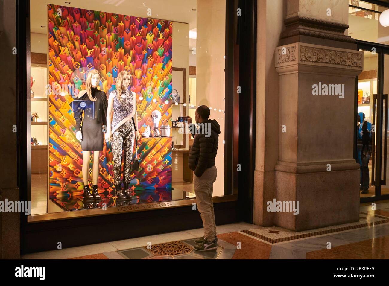 L'Italia, Lombardia, Milano, Vittorio Emanuele II, galleria shopping arcade costruito sul XIX secolo da Giuseppe Mengoni Foto Stock