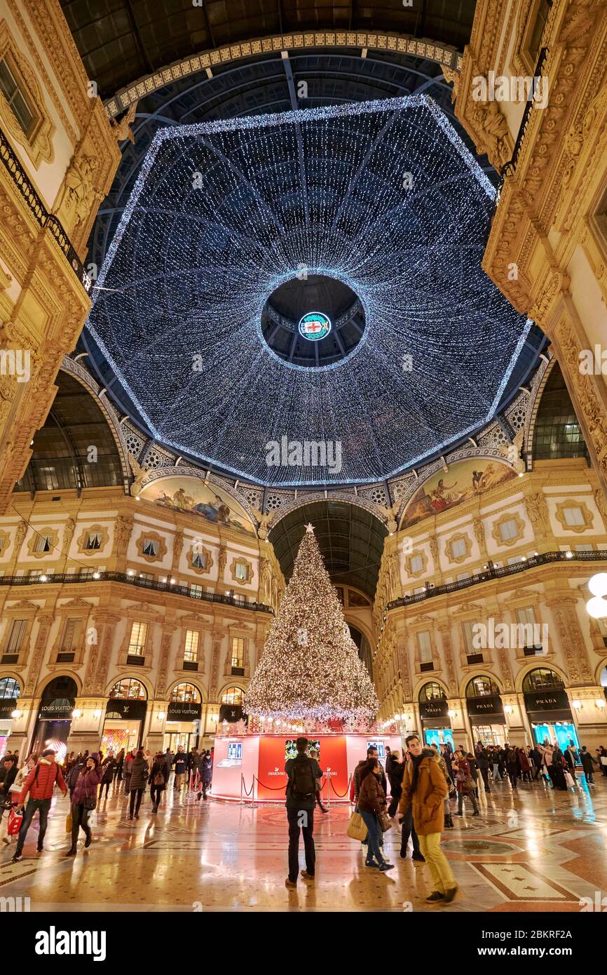 Italia, Lombardia, Milano, Galleria Vittorio Emanuele II, galleria commerciale costruita nel XIX secolo da Giuseppe Mengoni, decorazione natalizia Foto Stock
