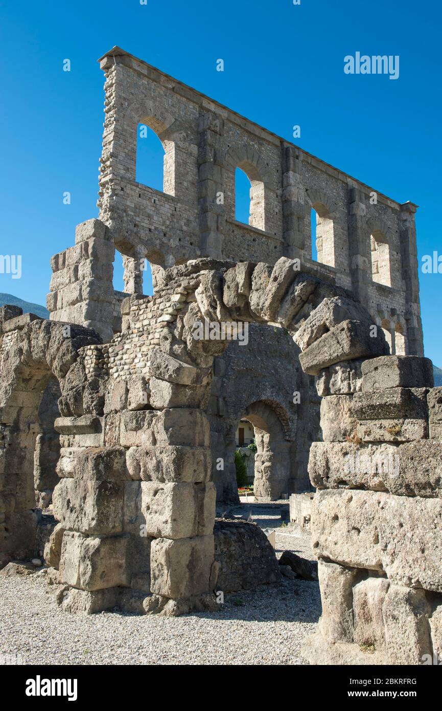Italia, Valle d'Aosta, la città di Aosta, le rovine del teatro romano Foto Stock