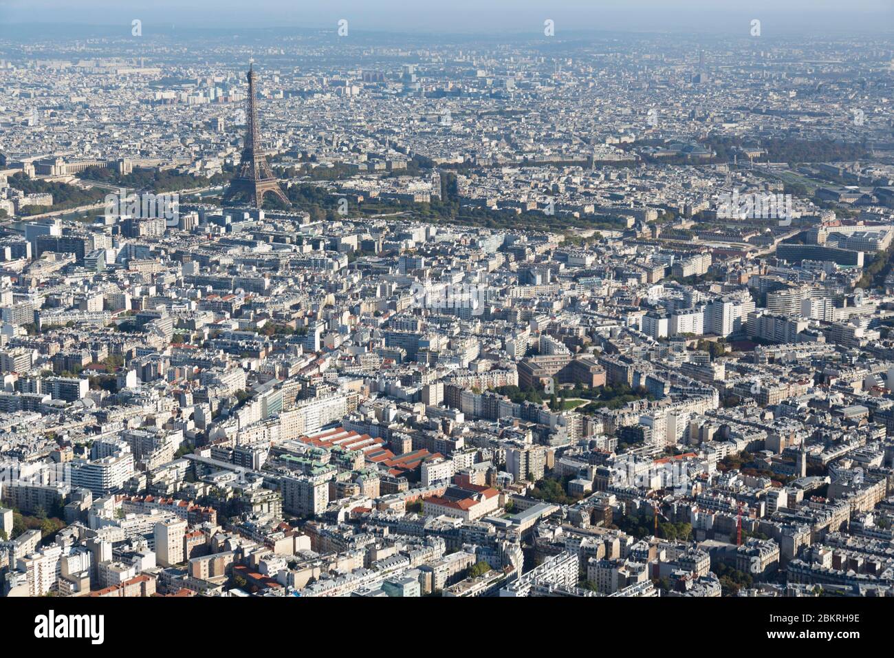 Francia, Parigi, 16 e 15° arrondissement, Torre Eiffel, Senna (vista aerea) Foto Stock