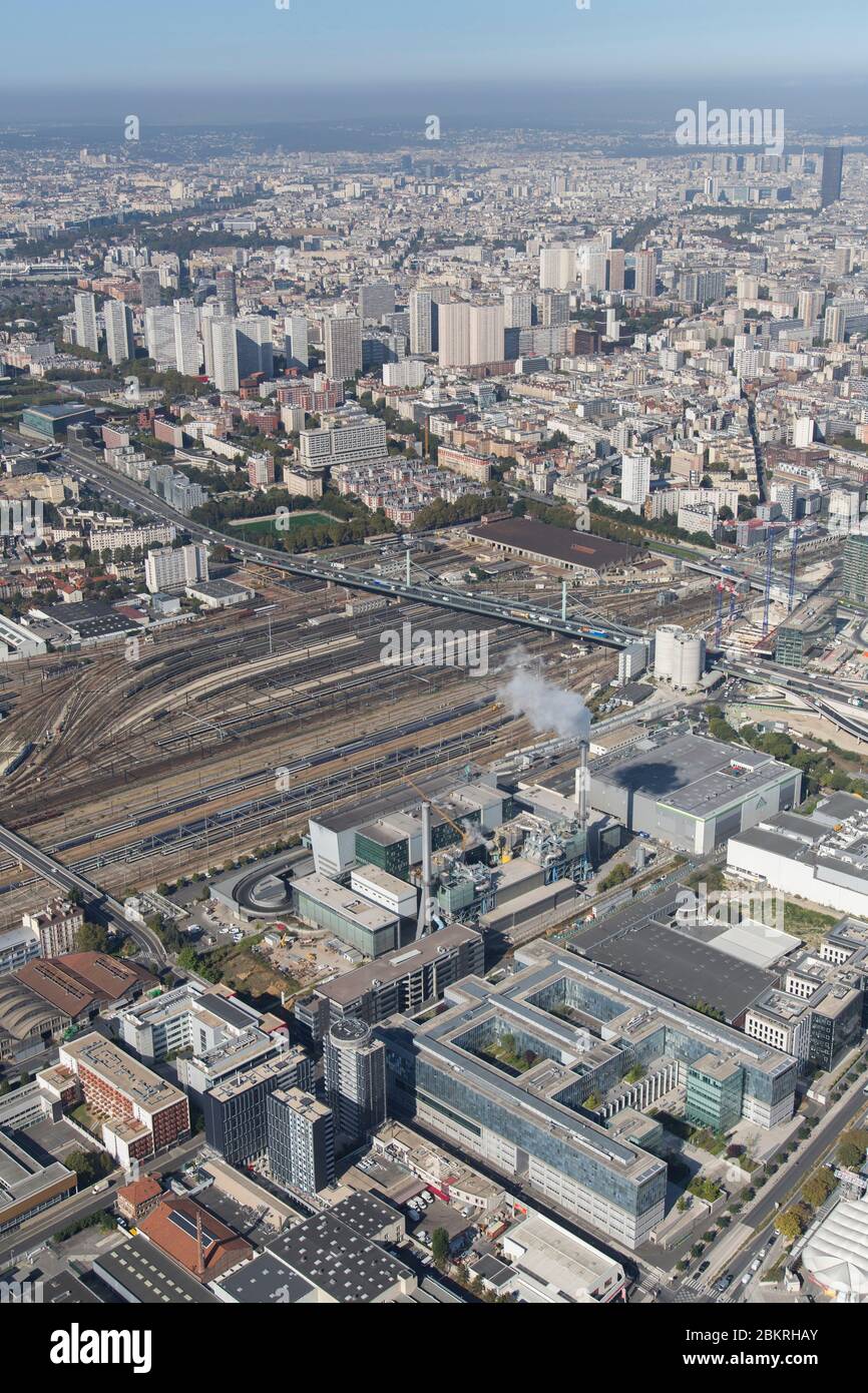 Francia, Val de Marne, Ivry sur Seine, stazione di smistamento sncf a monte della stazione di Austerlitz e impianto di incenerimento Ivry Paris 13eme, Syctom, agenzia metropolitana per i rifiuti domestici (vista aerea ) Foto Stock