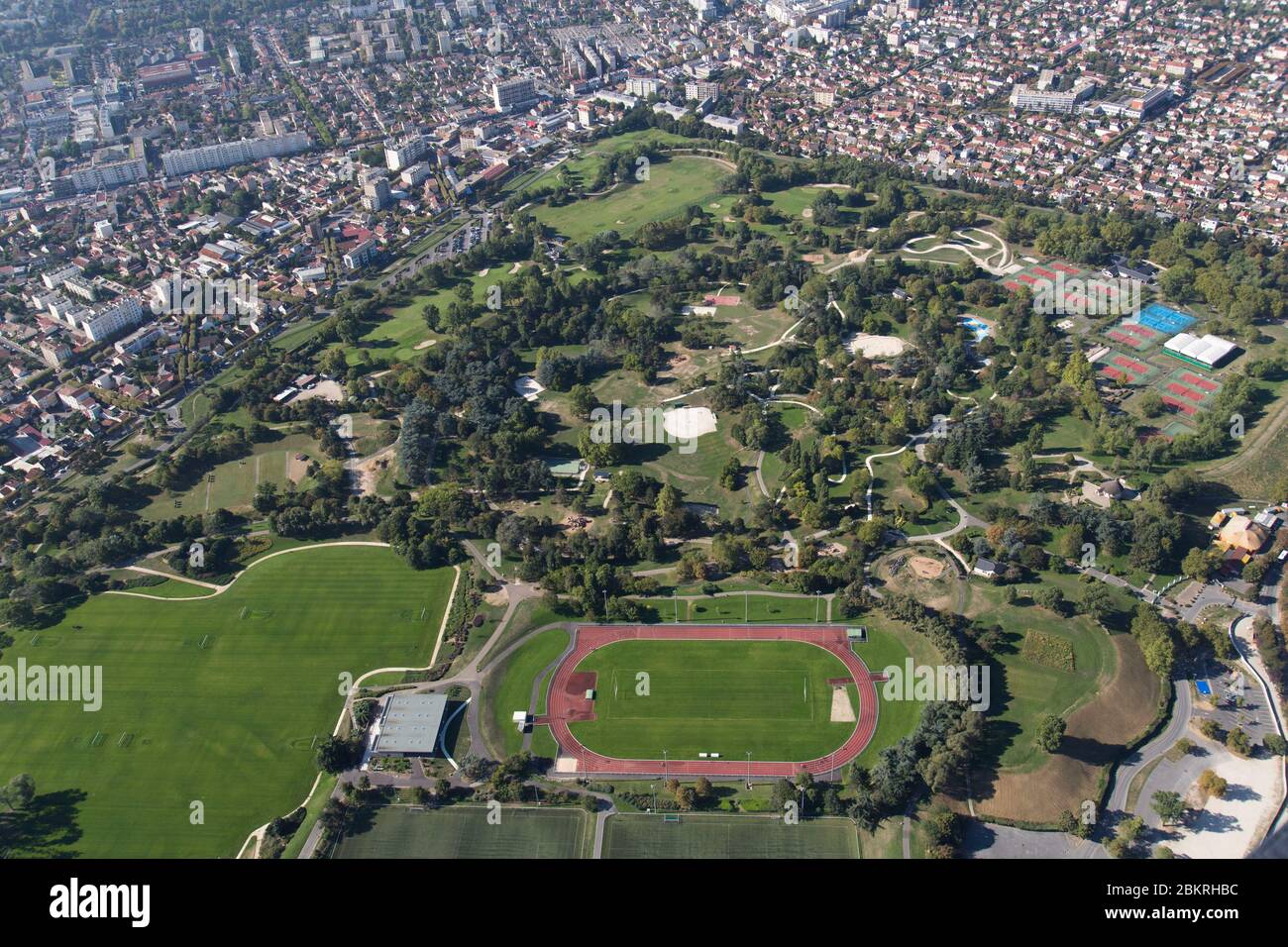 Francia, Val de Marne, Champigny sur Marne, Tremblay parco divertimenti e tempo libero, Golf, campo da tennis, stadio (vista aerea) Foto Stock