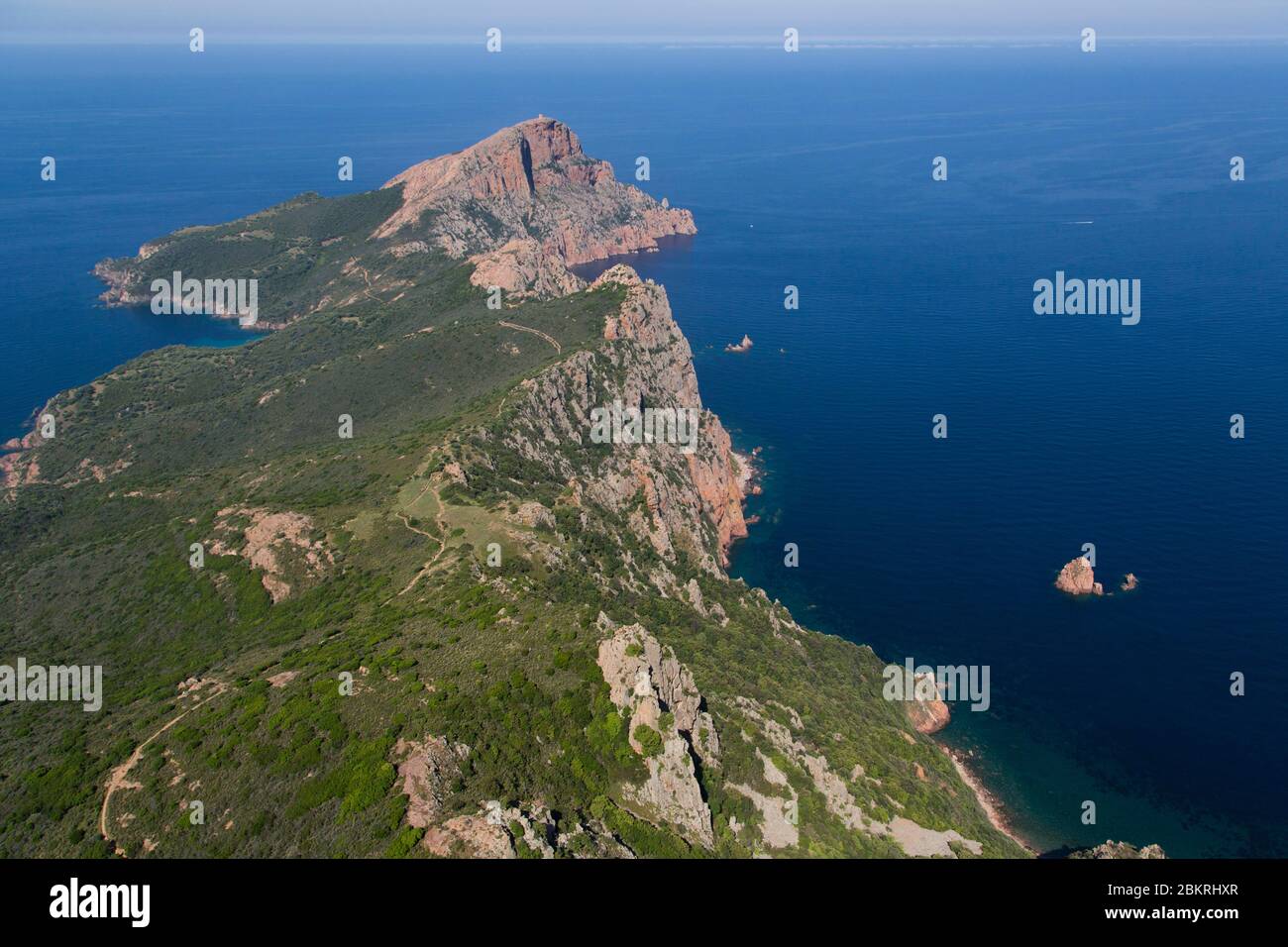 Francia. Corse du Sud, Gofle de Porto, comune di piana, capo Rosso o Capu Rossu, sito naturale classificato come patrimonio mondiale dall'UNESCO (vista aerea) Foto Stock