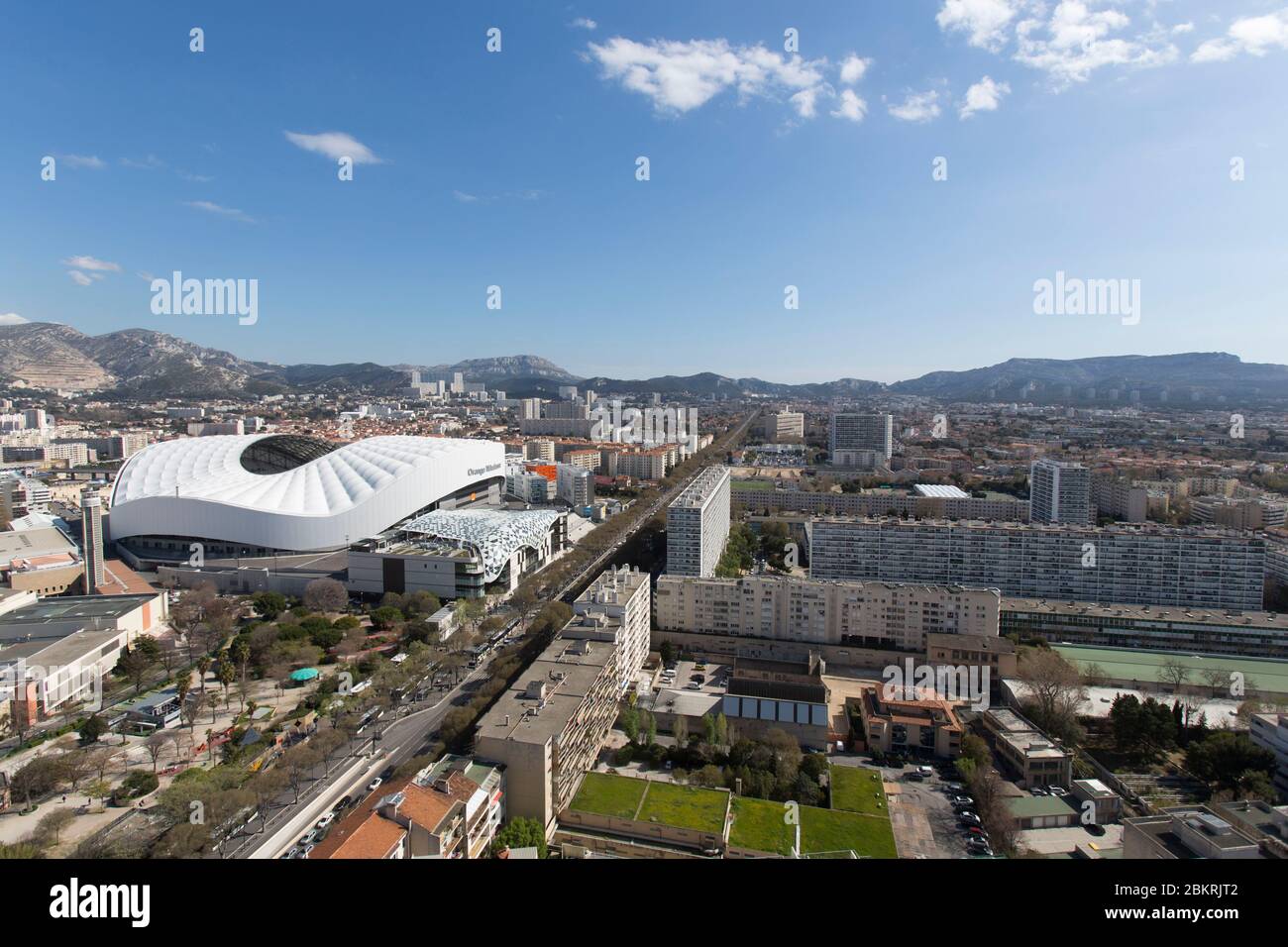 Francia, Bouches du Rhone, Marsiglia, Stade Orange Velodrome e le Prado, centro commerciale di alto livello, progettato come un commerciante su 4 livelli con una tettoia di vetro dagli studi di architettura Benoy e Didier Rogeon e Klepierre, 23000 m2, 40 negozi tra cui Les Galeries Lafayette, Repetto, Alain Figaret, Jacadi, Zara Foto Stock