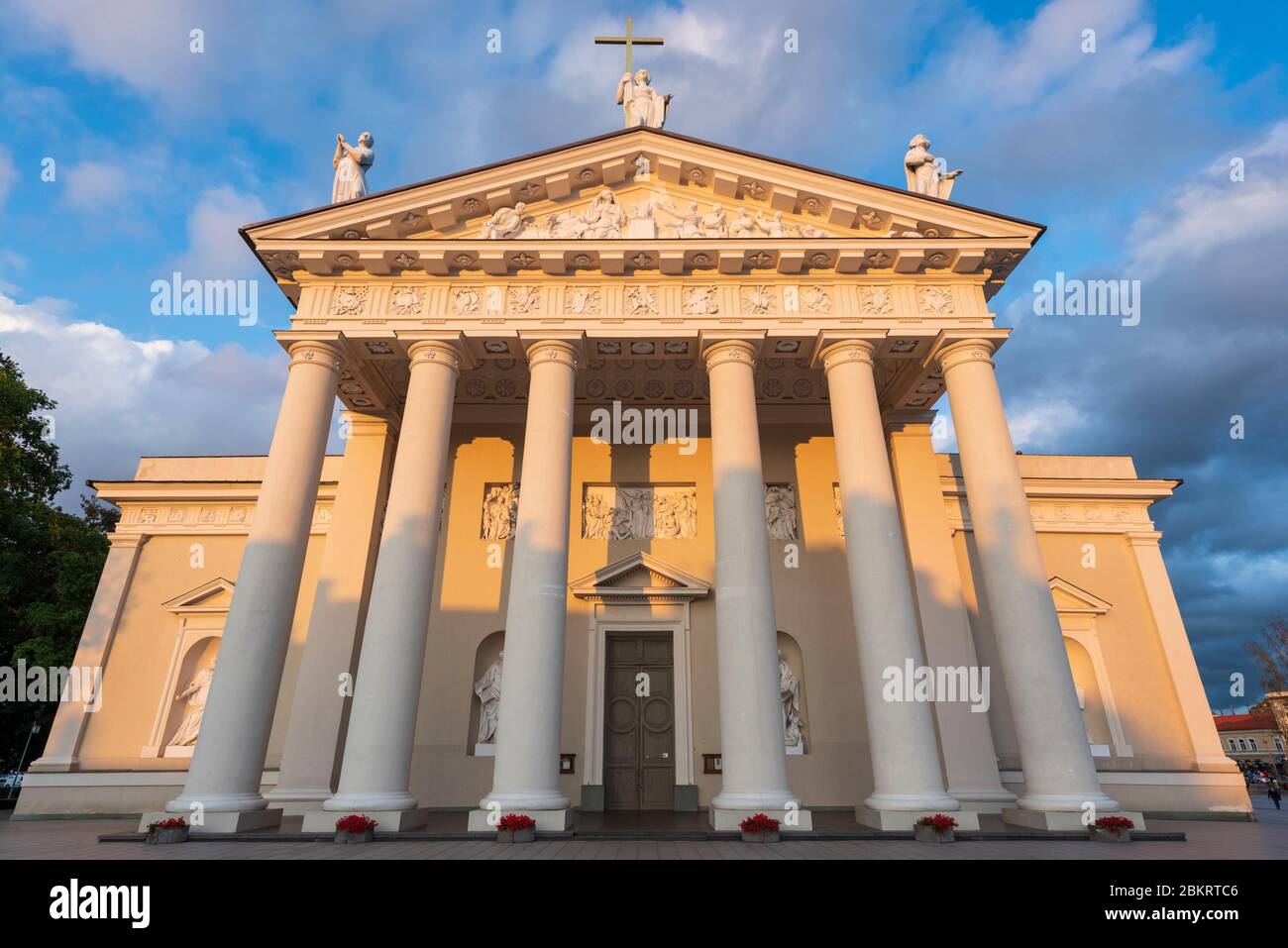 Lituania (Stati baltici), Vilnius, centro storico, patrimonio mondiale dell'UNESCO, San Stanislas e Cattedrale di San Vladislav Foto Stock