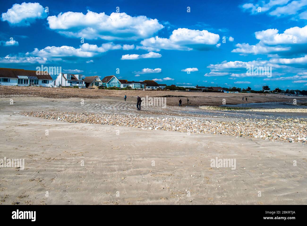 Middleton sulla spiaggia di mare a bassa marea in primavera in Inghilterra. Foto Stock