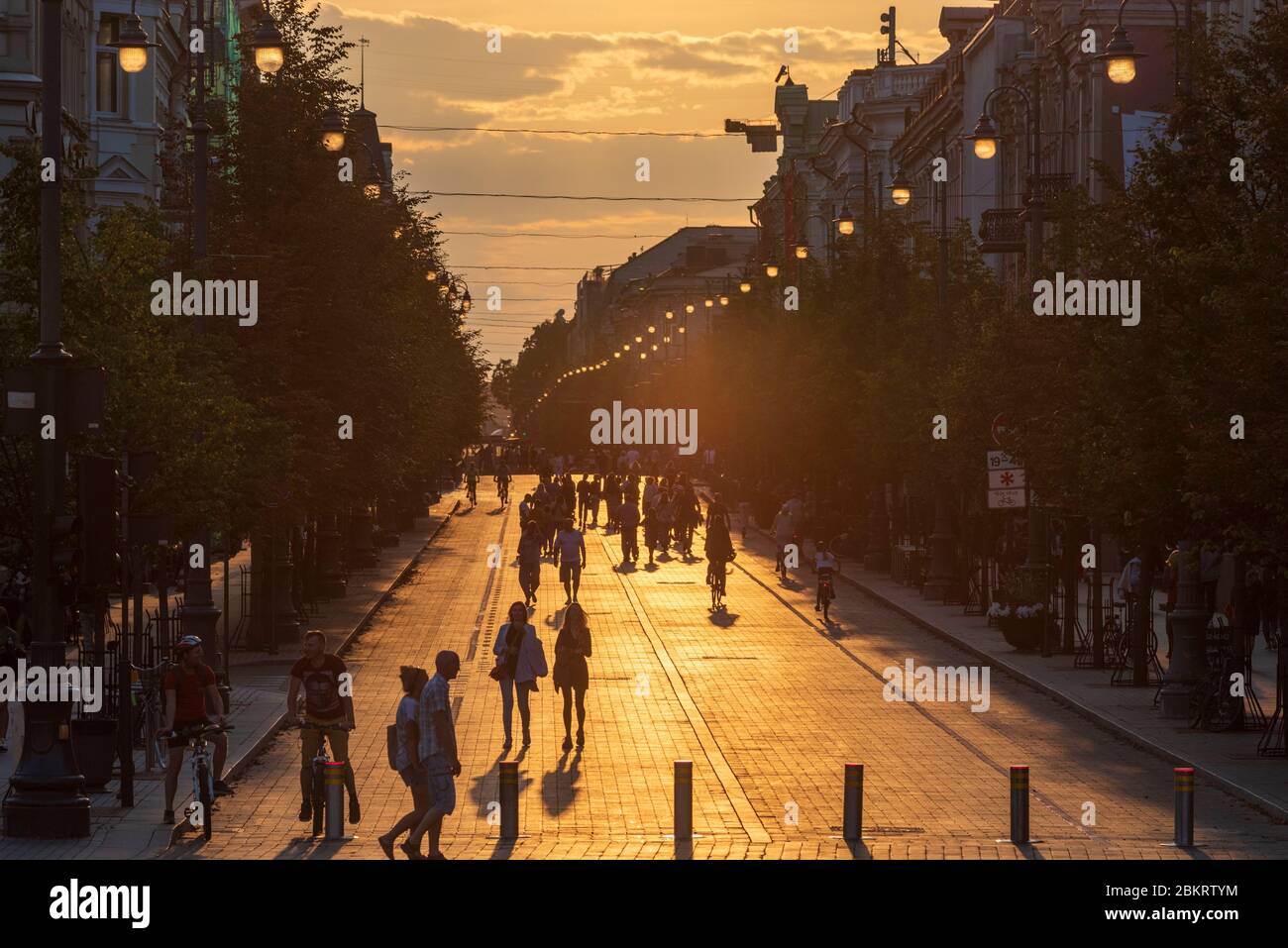 Lituania (Stati baltici), Vilnius, centro storico, patrimonio mondiale dell'UNESCO, Gedimino Avenue al tramonto Foto Stock