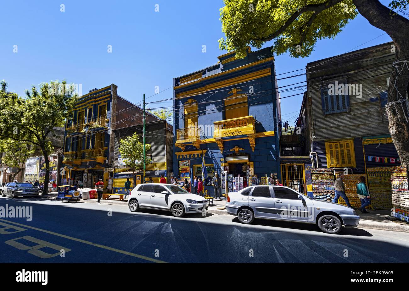 Strada a Buenos Aires di fronte allo stadio la Bombonera Foto Stock