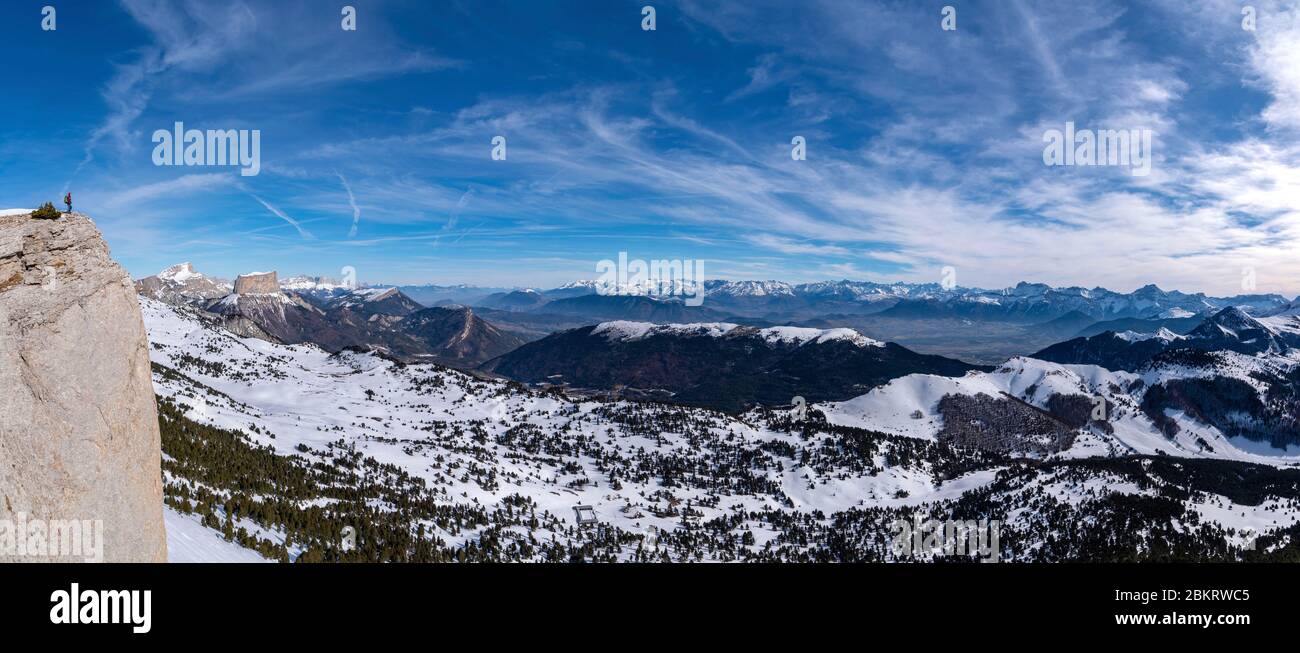 Francia, Drome, Vercors, Hauts-Plateeus, in cima alla Montagnette (1972 m), punto di vista dalle scogliere che si affacciano sul Grand Pas sul Vallon de Combo Foto Stock