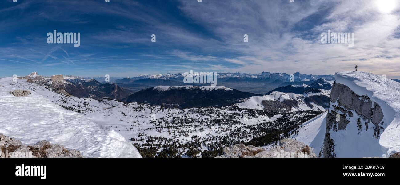 Francia, Drome, Vercors, Hauts-Plateeus, in cima alla Montagnette (1972 m), punto di vista dalle scogliere che si affacciano sul Grand Pas sul Vallon de Combo Foto Stock