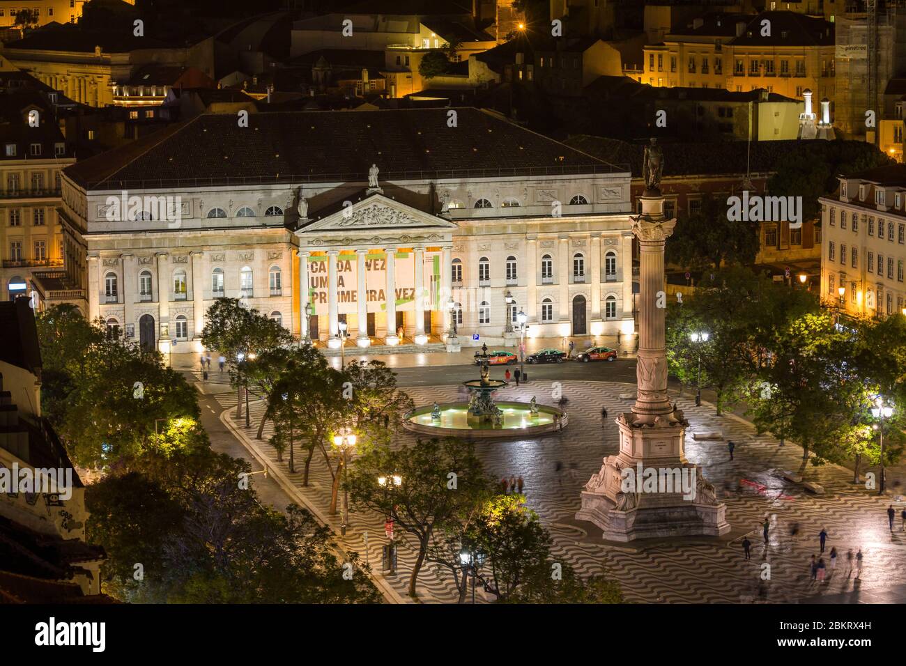 Portogallo, Lisbona, Baixa, Piazza Dom Pedro IV e il Teatro Nazionale Dona Maria II Foto Stock