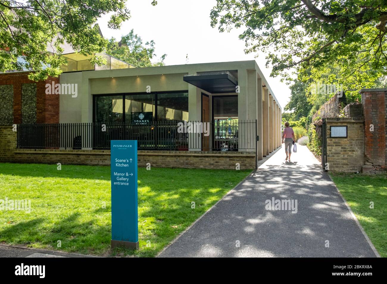 LONDRA - LUGLIO 2019: Cafe at Pisthanger Manor, una casa storica a Ealing, Londra ovest Foto Stock