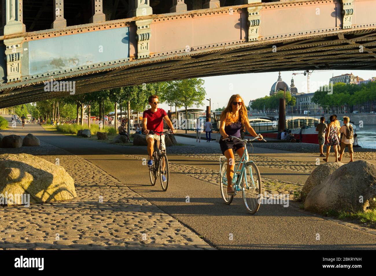 Francia, Rodano Lione, ViaRhona, ciclistes sur les quais du Rhone Foto Stock
