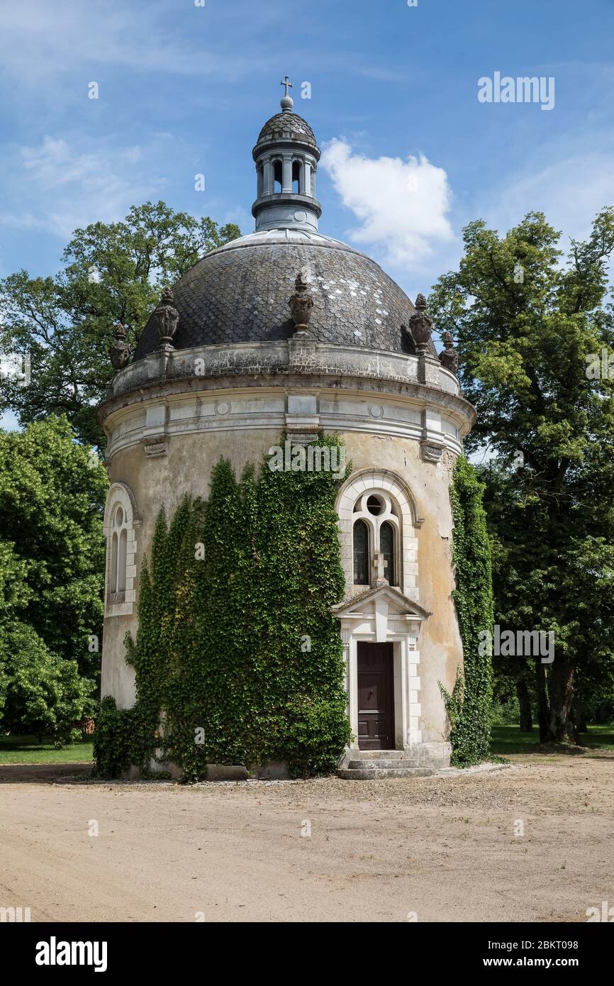 Francia, Indre et Loire, Valle della Loira patrimonio mondiale dell'UNESCO, Auzouer-en-Touraine, castello Pierrefitte, la cappella circolare risalente al 17 ° secolo Foto Stock