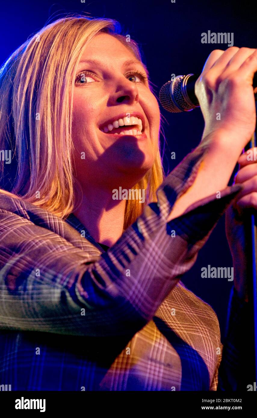 Sarah Cracknell cantante di Saint Etienne al Moseley Folk Festival di Birmingham, Inghilterra, Regno Unito il 4 settembre 2009 Foto Stock