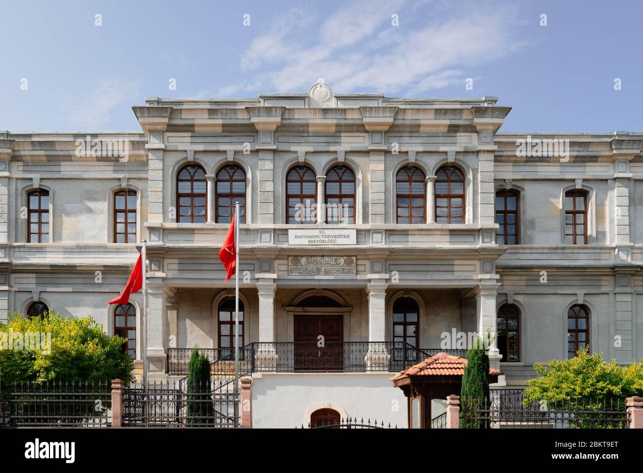 Kastamonu / Turchia - Agosto 04 2019: Veduta dell'edificio principale dell'Università di Kastamonu (Kastamonu Universitesi Rektorlugu) Foto Stock