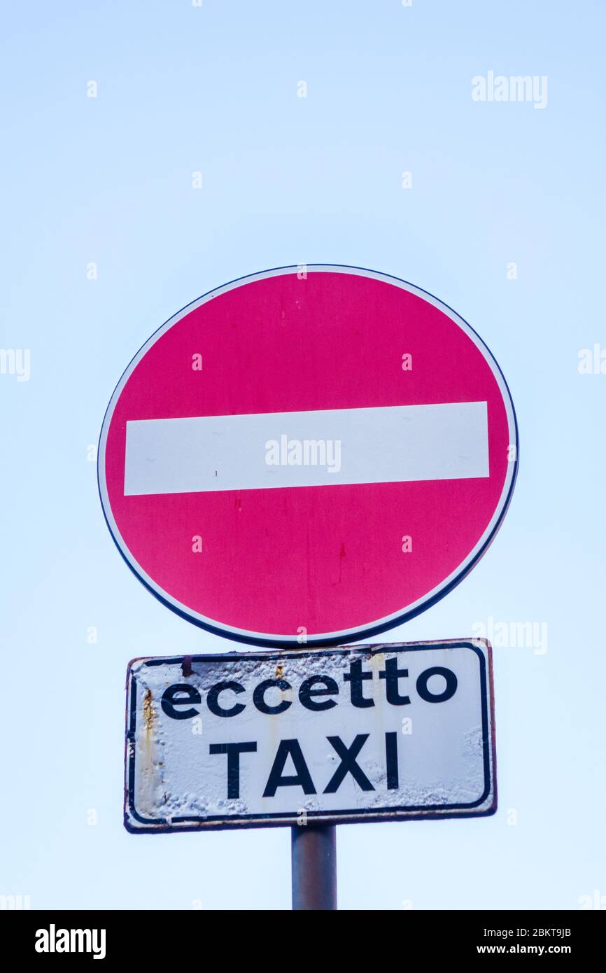 Sorrento Italy 22 Febbraio 2016 cartello italiano per la segnaletica stradale Foto Stock