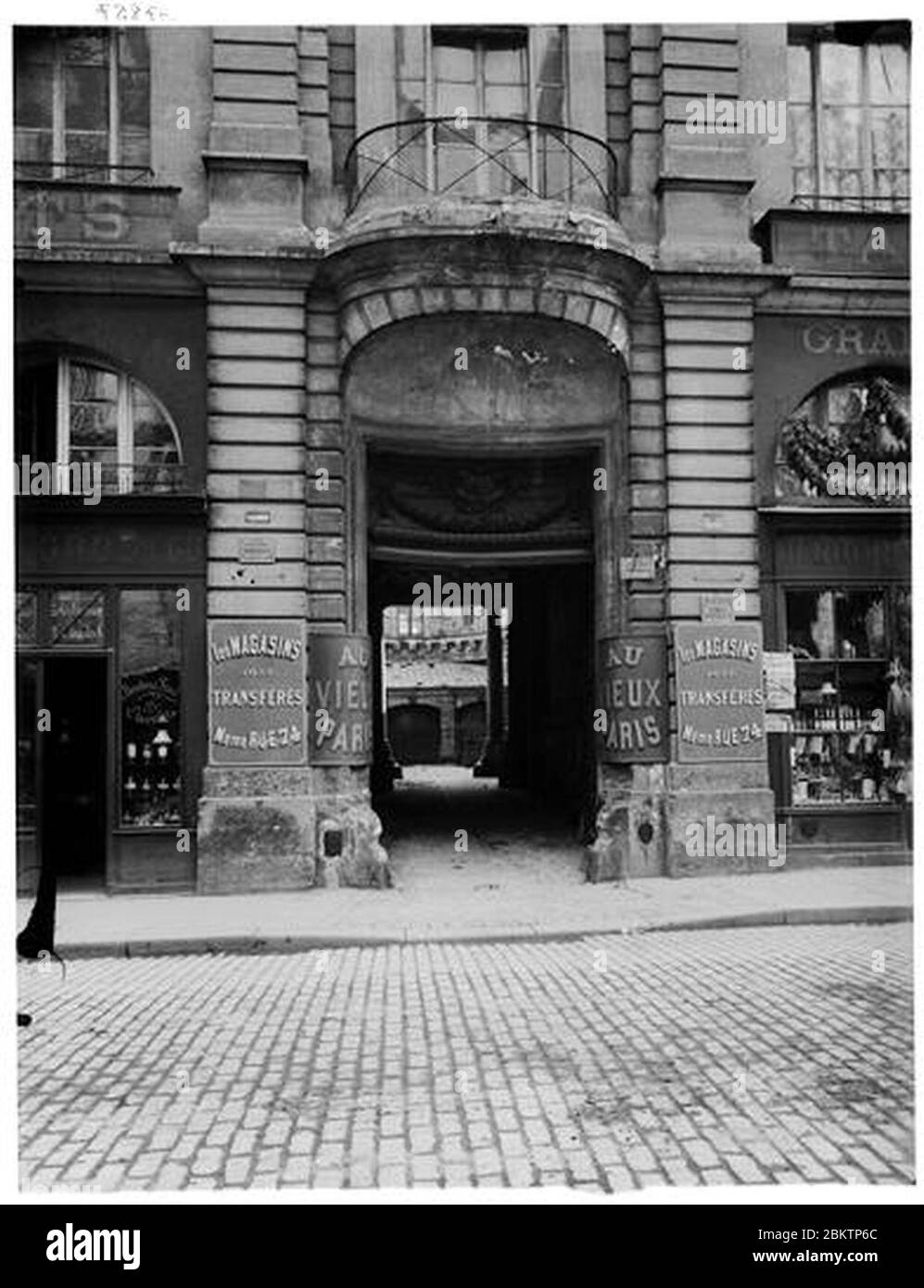 Hôtel de Beauvais - Portail et balcon - Paris 04 - Médiathèque de l'architecture et du patrimoine - Foto Stock