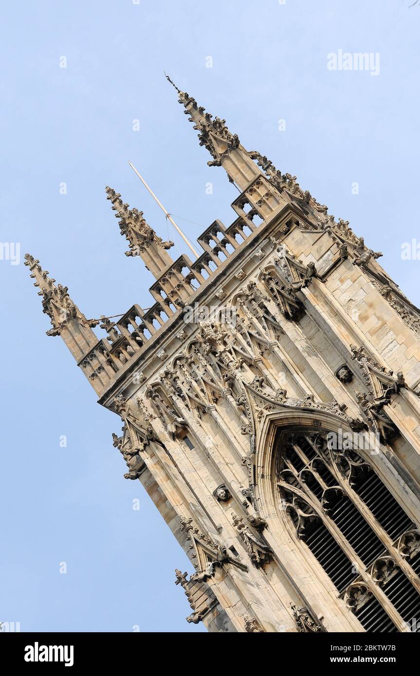Una delle due torri occidentali a York Minster. Foto Stock