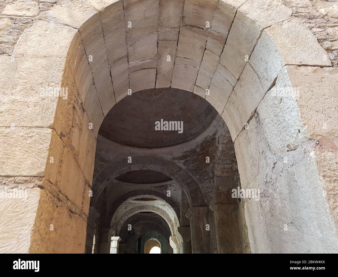 Interno dell'antica chiesa bizantina greca di San Nicola il lavoratore delle meraviglie situato nella città moderna di Demre, Provincia di Antalya, Turchia Foto Stock