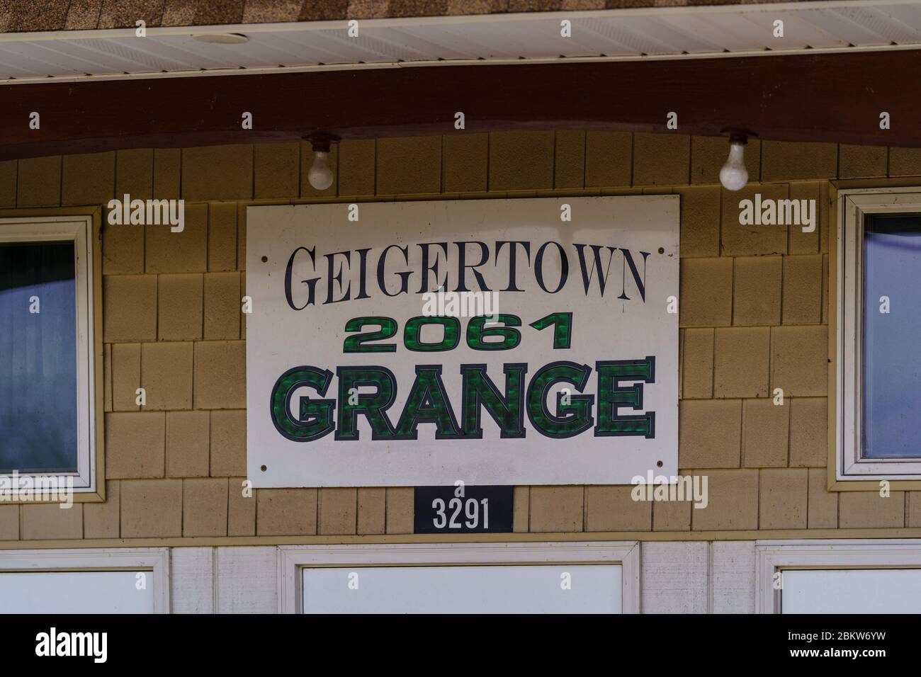 Geigertown, PA / USA - 2 maggio 2020: Un cartello a Grange 2061. Negli Stati Uniti, la Grange è un’organizzazione agricola che sponsorizza attività sociali, communits Foto Stock
