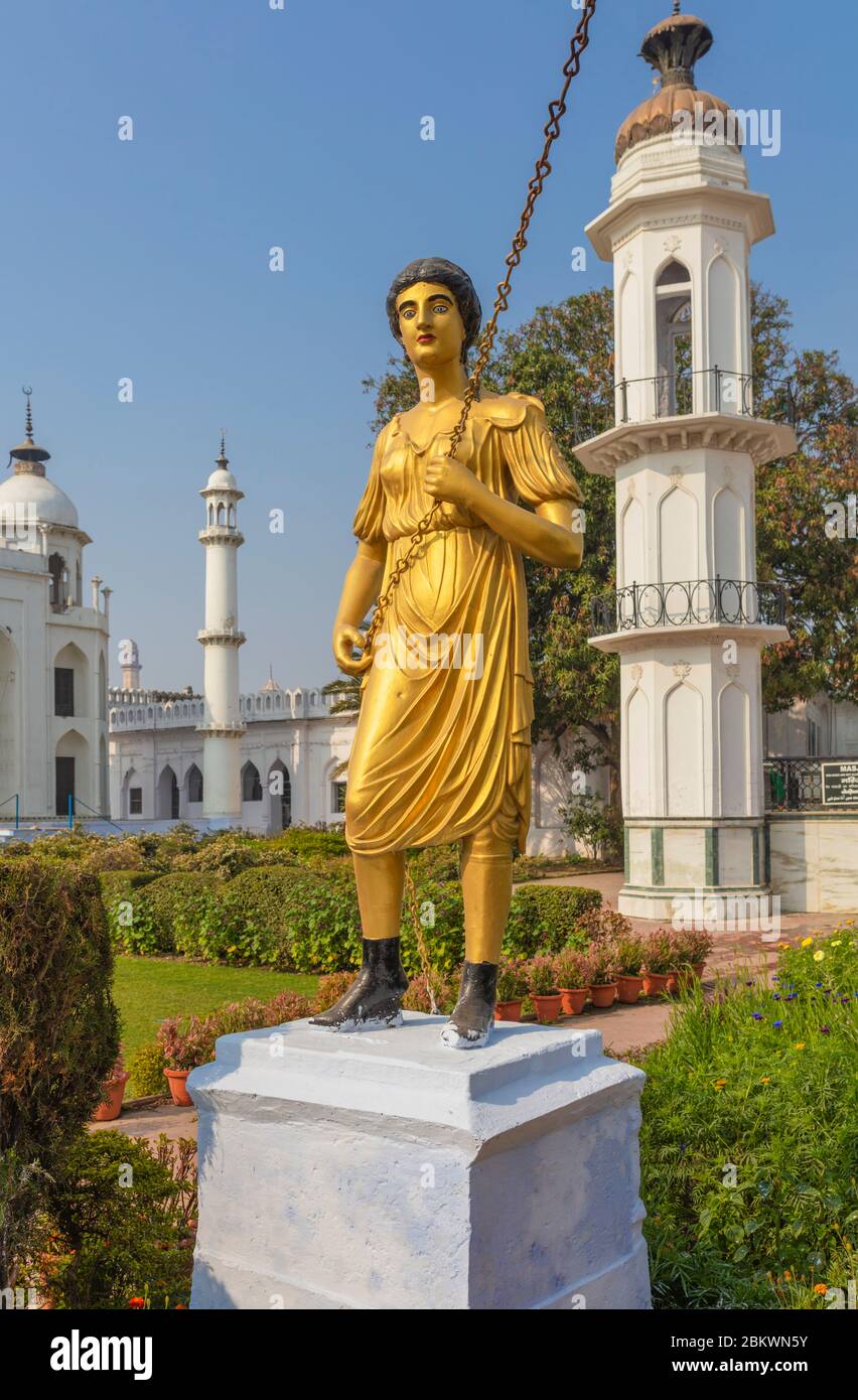 Catena di tenuta della statua per la messa a terra, Chota Imambara, Lucknow, Utttar Pradesh, India Foto Stock
