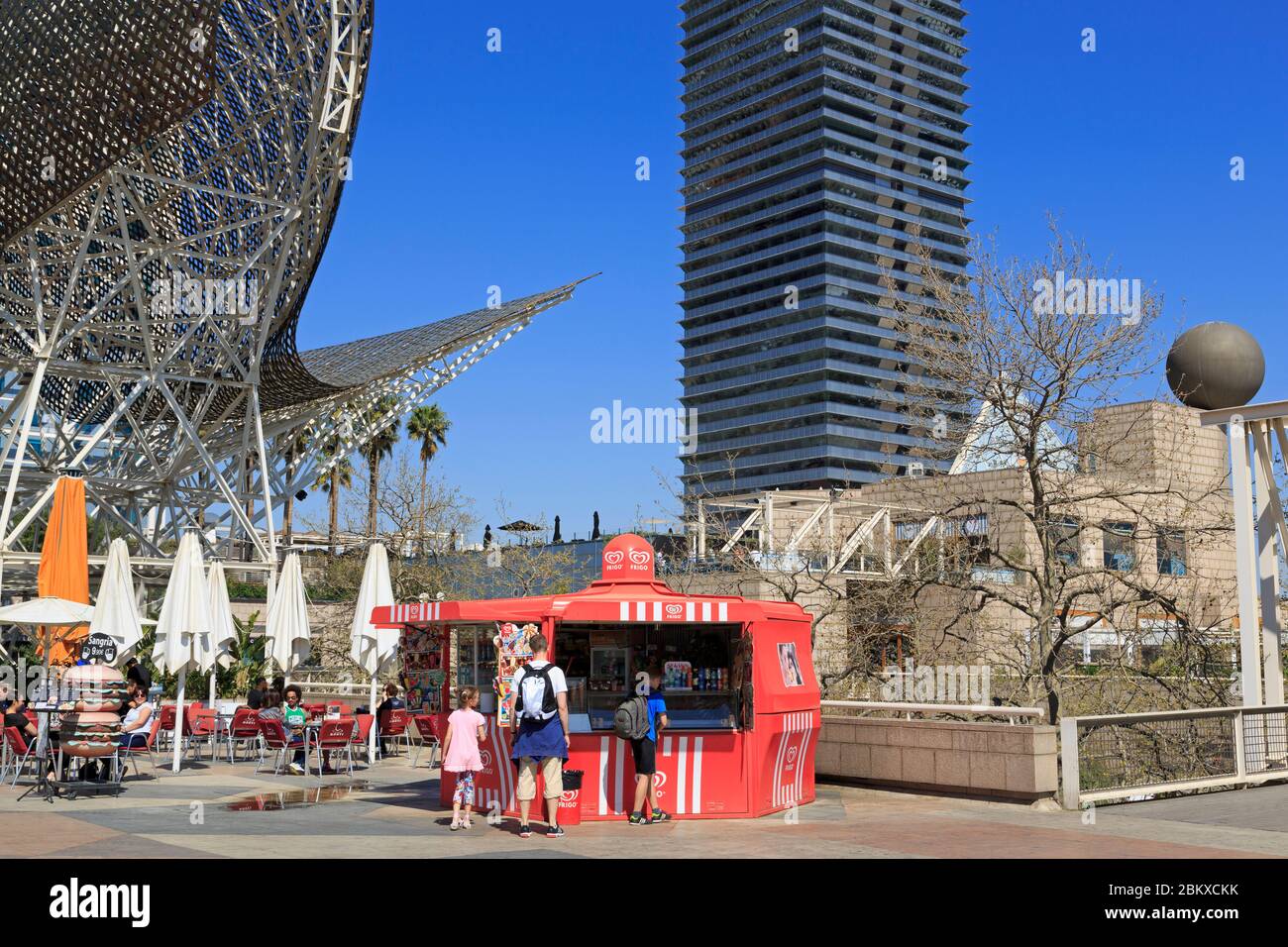 Scultura di pesce di Frank Gehry, Porto Olimpico di Barcellona, in Catalogna, Spagna, Europa Foto Stock