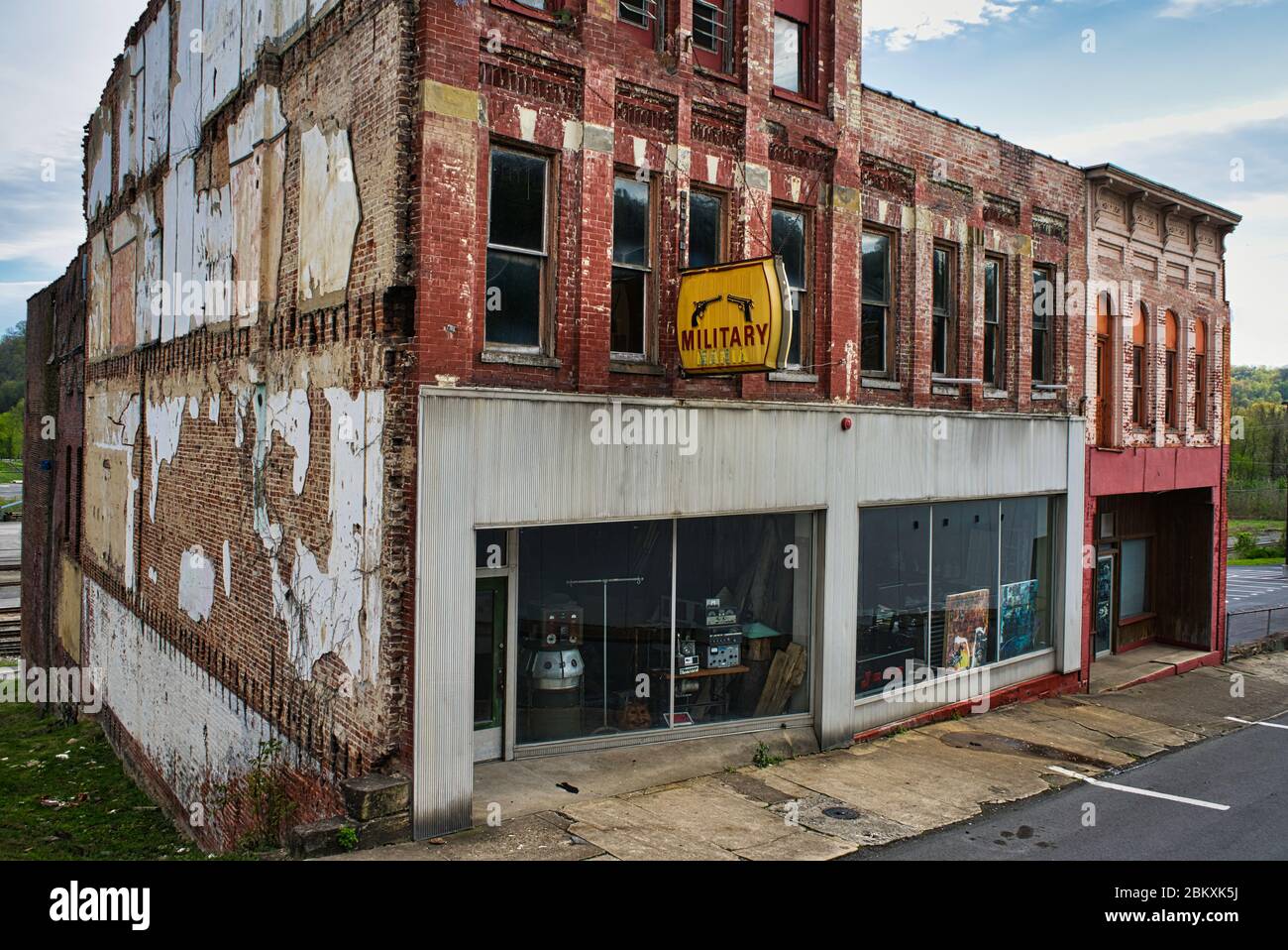 Esercito abbandonato Navy eccedenza negozio Foto Stock
