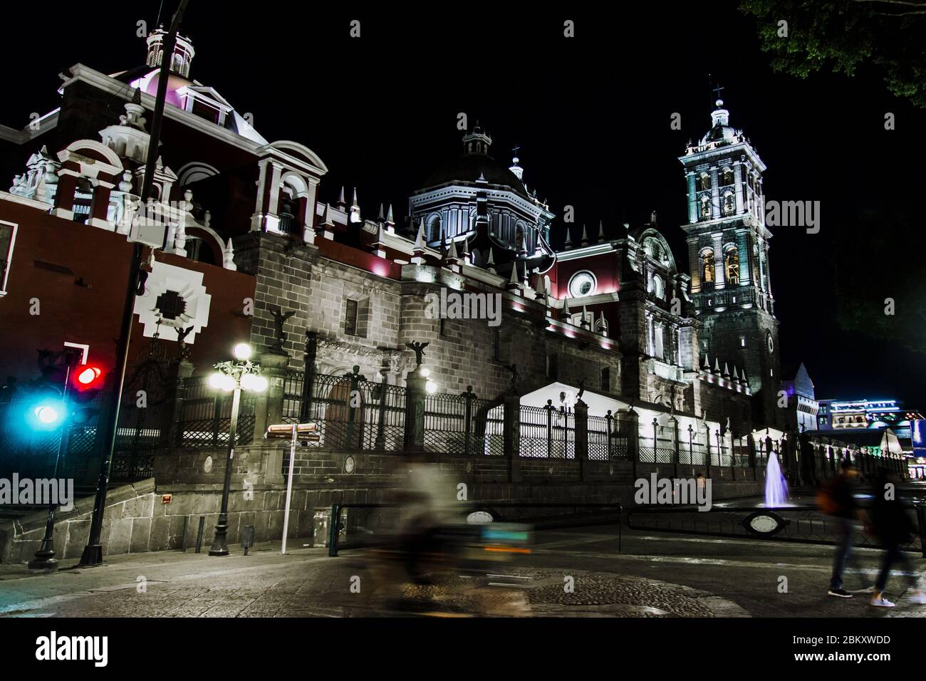 Cattedrale Puebla Messico di notte Città coloniale messicana Foto Stock