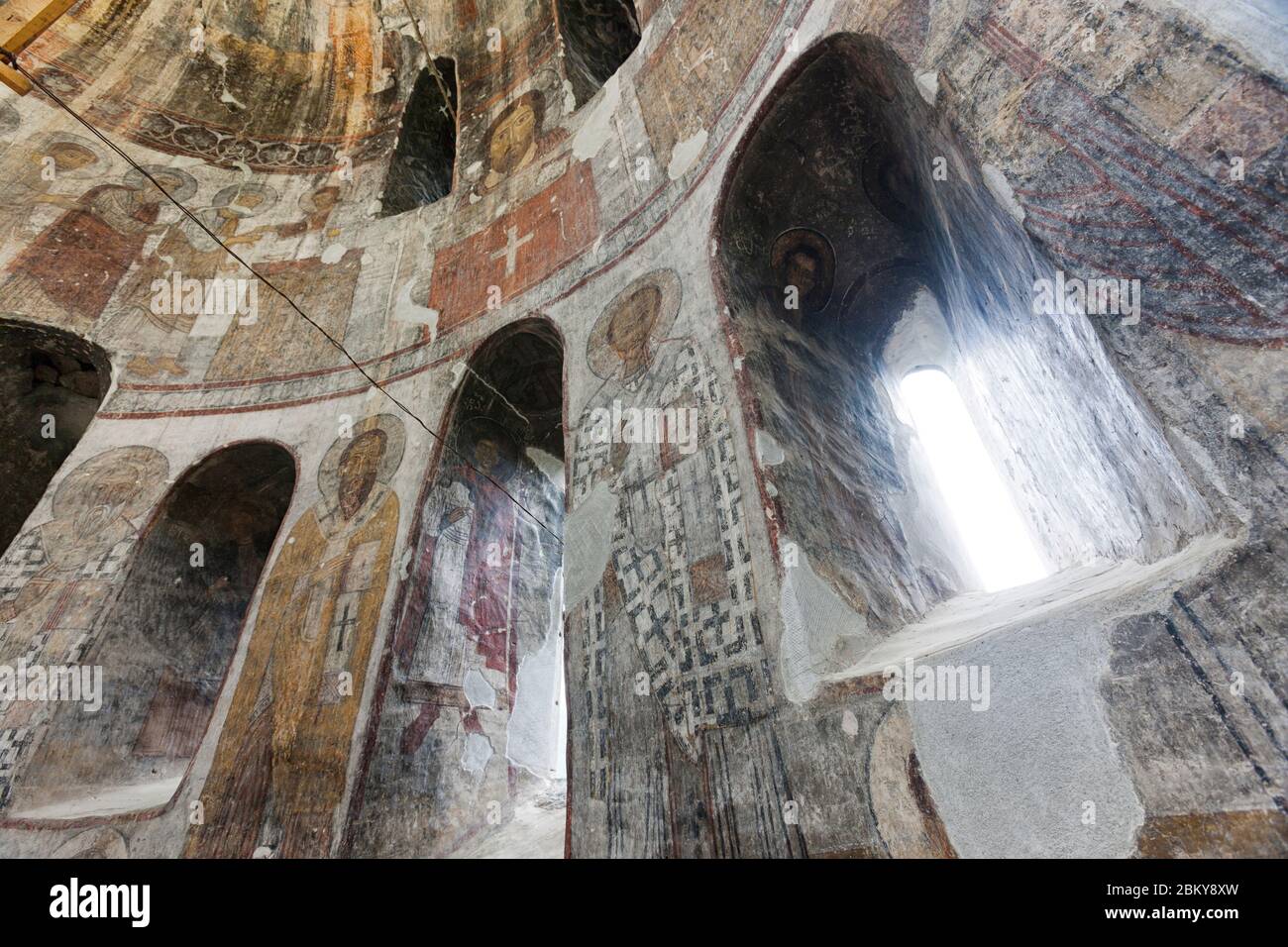 Dipinti interni e murali del monastero di Kobayr, del monastero armeno, delle rovine del monastero medievale, Kobayr, della provincia di Lori, Armenia, Caucaso, Asia Foto Stock